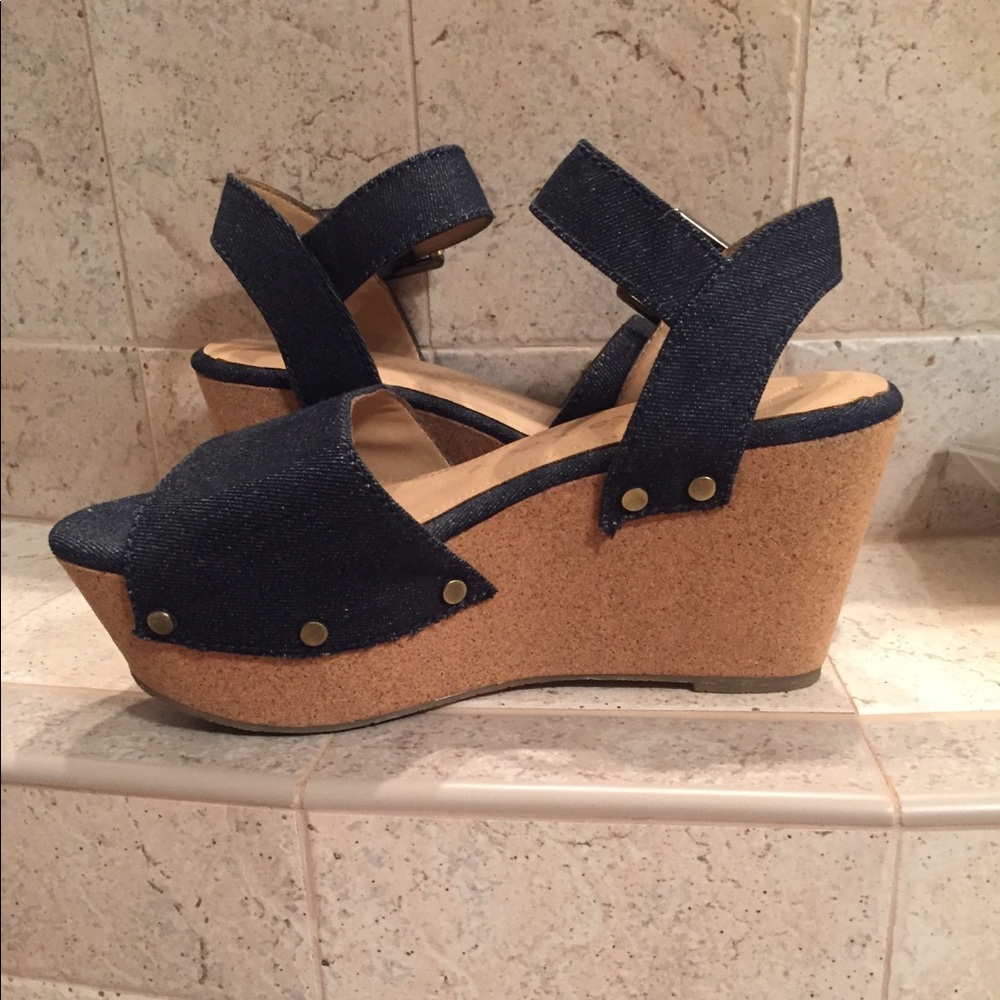 Calvin Klein Blue Denim Platform Shoes. EUC, 8 1/2